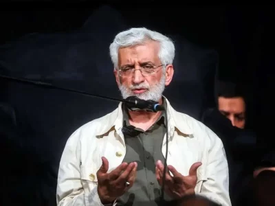 انتقاد شدید مهدی محمدی، مشاور قالیباف از جلیلی: میگوید «مذاکره کردند، بعد جنگ شد و بعد آقا شهید شدند»؛ او خودش میداند که دارد خلاف میگوید؛ اگر مذاکرهای شده، با اجازه رهبری شهید بوده / چرا الان این حرفها را میزنند؟ زیرا میخواهند اگر فردا درگیریای رخ داد، بگویند مذاکرهکنندگان مقصر آن بودند/ در مورد مذاکرات در دوره این شخص، میتوانم حرف بزنم، اما سکوت میکنم